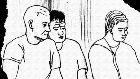 На черно-белом рисунке изображено трое мужчин, слева сидит мужчина со светлыми волосами, к нему близко сидит темноволосый мужчина, создается впечатление, что они перешептываются, изображение третьего мужчины обрезано, он сидит чуть в отдалении.