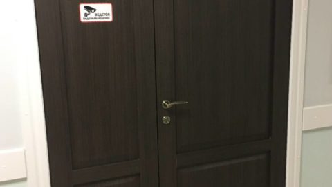 Дверь в зал